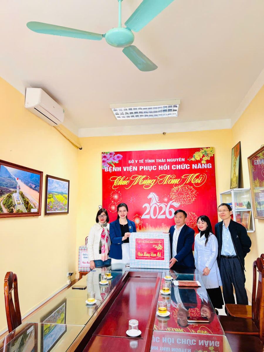 LÃNH ĐẠO SỞ Y TẾ TỈNH THÁI NGUYÊN TỚI THĂM, CHÚC TẾT VÀ TẶNG QUÀ BỆNH VIỆN PHỤC HỒI CHỨC NĂNG TỈNH THÁI NGUYÊN NHÂN DỊP XUÂN BÍNH NGỌ 2026